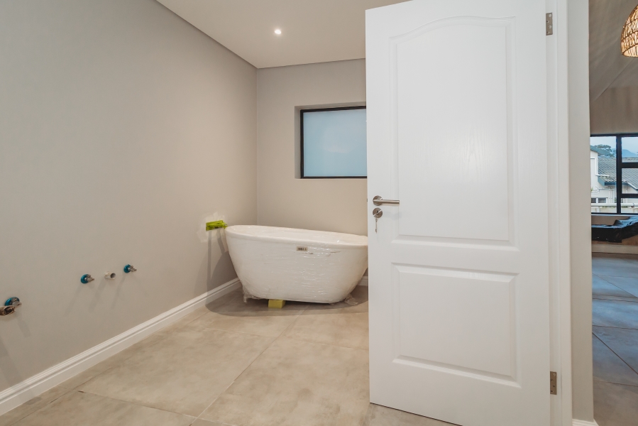 4 Bedroom Property for Sale in Denver Park Western Cape